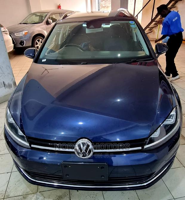 Blue 2015 Volkswagen Golf: Efficient & Stylish