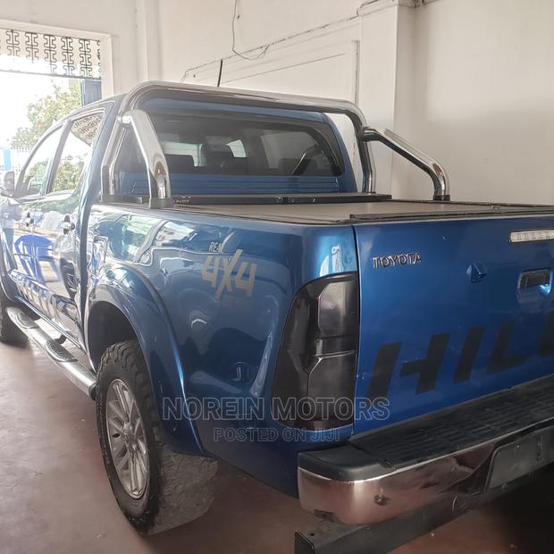 2015 Toyota Hilux Blue - The Perfect Pickup for Your Needs