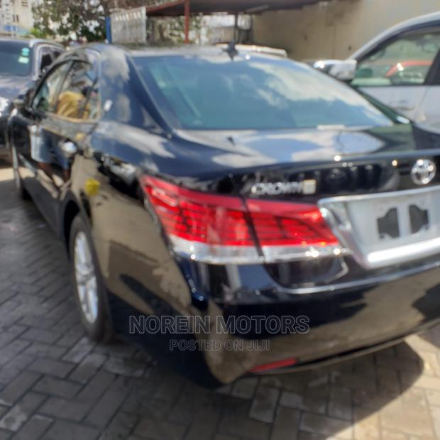 Matt Black 2015 Toyota Crown - Sleek Sedan for Sale