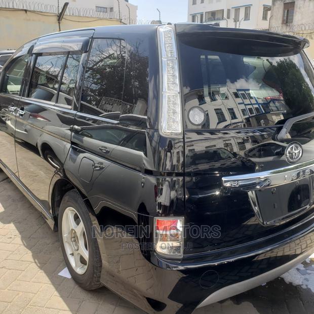 Black 2015 Toyota ISIS Sedan - Certified Pre-owned
