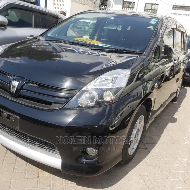 Black 2015 Toyota ISIS Sedan - Certified Pre-owned