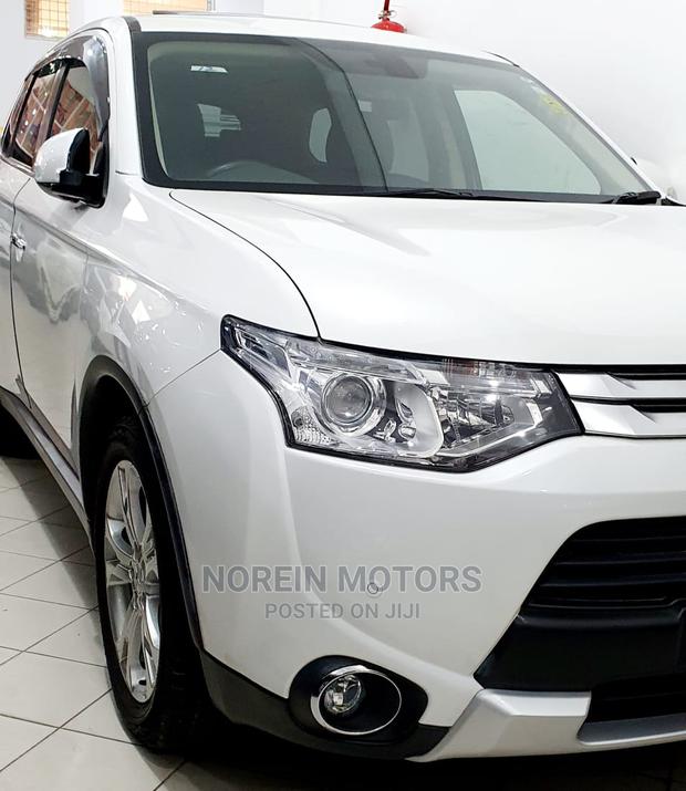 2016 Mitsubishi Outlander in White: Practical & Attractive Crossover