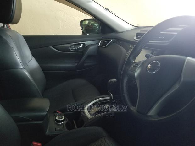 2015 Nissan X-Trail Red: Perfect SUV for Your Needs