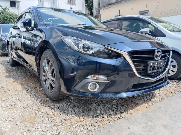 Mazda Axela 2015 - Sleek Green Compact Sedan