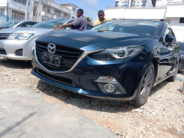 Mazda Axela 2015 - Sleek Green Compact Sedan