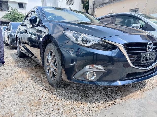 Mazda Axela 2015 - Sleek Green Compact Sedan