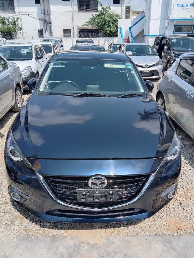 Mazda Axela 2015 - Sleek Green Compact Sedan