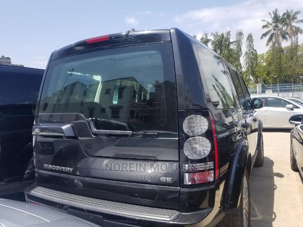 15 Land Rover Discovery in Gray. This vehicle is in excellent condition and ready for adventure.