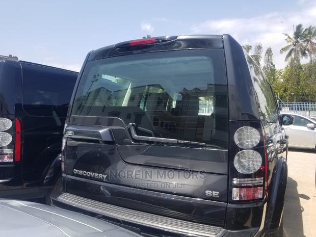 15 Land Rover Discovery in Gray. This vehicle is in excellent condition and ready for adventure.