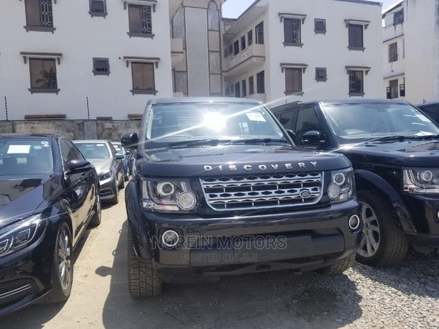 15 Land Rover Discovery in Gray. This vehicle is in excellent condition and ready for adventure.