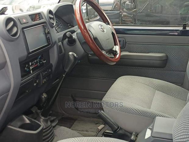 2015 Toyota Land Cruiser Blue - Used Luxury SUV for Sale