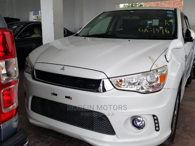 Off-White Mitsubishi RVR 2015 - Sleek and Spacious for Your Next Adventure!