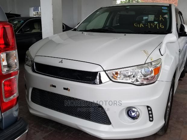 Off-White Mitsubishi RVR 2015 - Sleek and Spacious for Your Next Adventure!