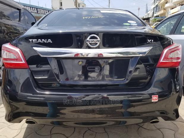 2014 Blue Nissan Teana Sedan - Style & Performance