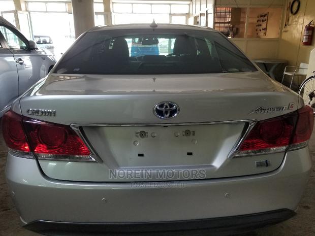 Used 2014 Toyota Crown Gray - Spacious & Comfortable