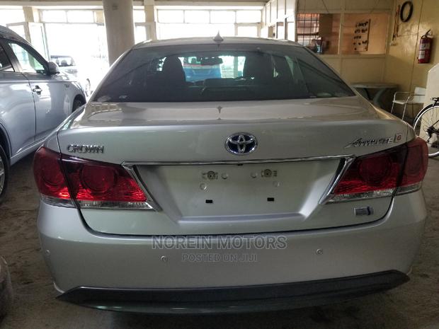 Used 2014 Toyota Crown Gray - Spacious & Comfortable