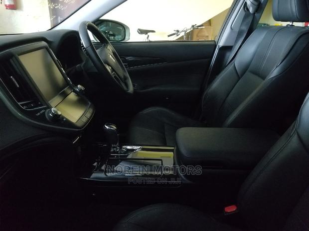 Used 2014 Toyota Crown Gray - Spacious & Comfortable