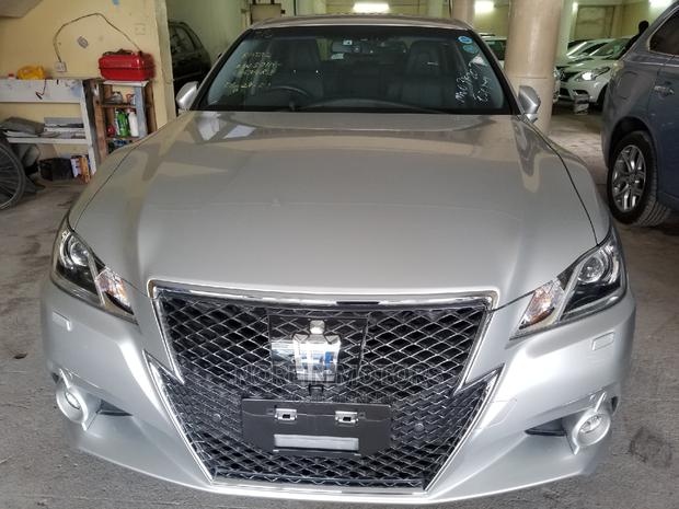 Used 2014 Toyota Crown Gray - Spacious & Comfortable