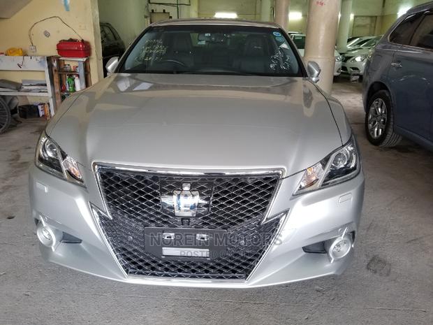 Used 2014 Toyota Crown Gray - Spacious & Comfortable
