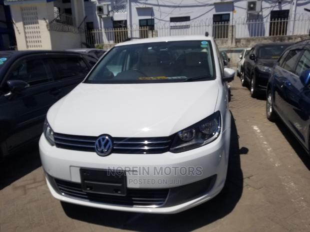 Volkswagen Touran 2015 - White - 2.0 TDI 150 PS 5-Seater