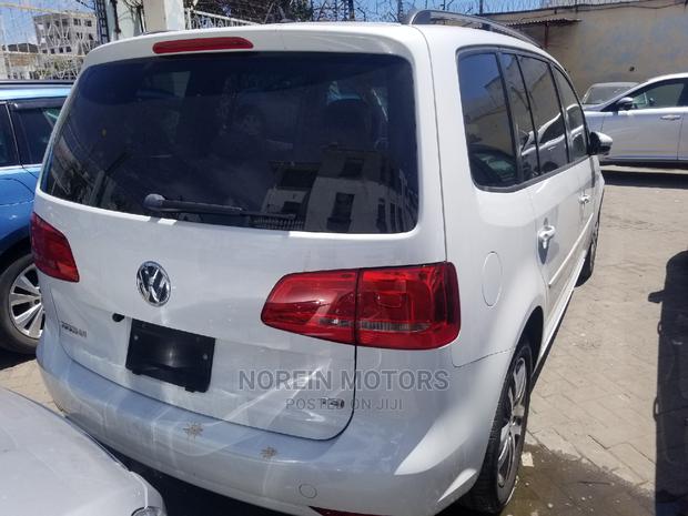Volkswagen Touran 2015 - White - 2.0 TDI 150 PS 5-Seater