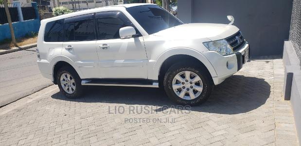 White 2014 Mitsubishi Pajero: Off-Road Ready and Stylish