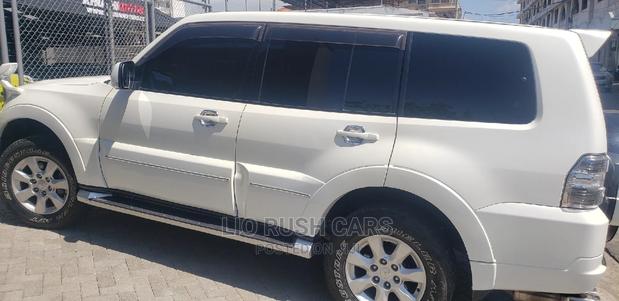 White 2014 Mitsubishi Pajero: Off-Road Ready and Stylish