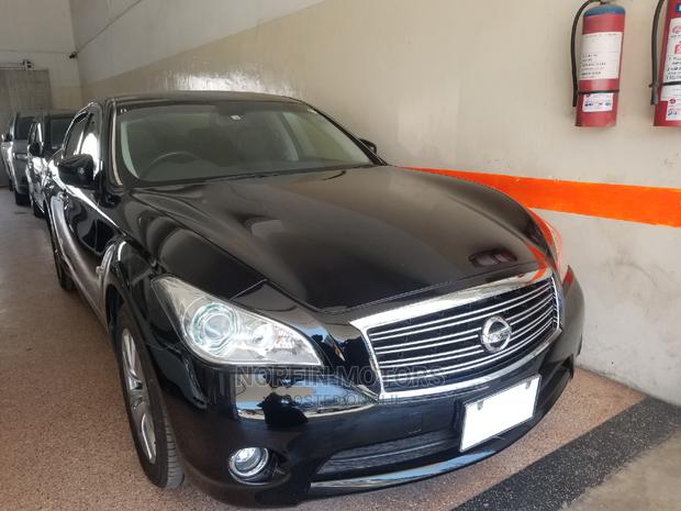 Stylish 2014 Nissan Fuga Black: Pre-Owned Sedan