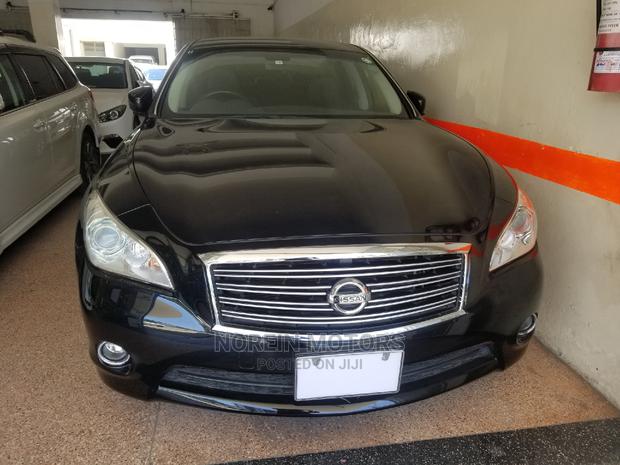 Stylish 2014 Nissan Fuga Black: Pre-Owned Sedan