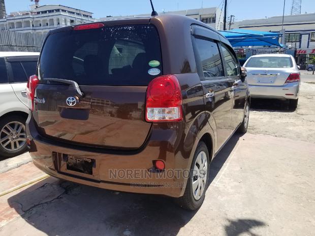 Brown Toyota Spade 2015 - Pre-owned Vehicle for Sale