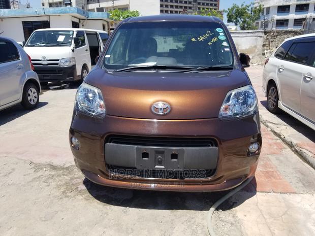 Brown Toyota Spade 2015 - Pre-owned Vehicle for Sale