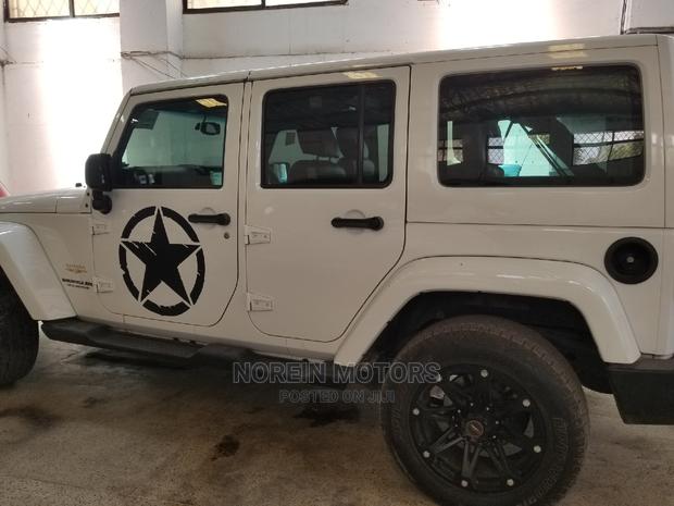 White 4x4 Jeep Wrangler 2014 - Explore the Outdoors