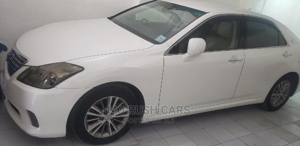 Excellent Condition 2014 Toyota Crown White - Used Car for Sale