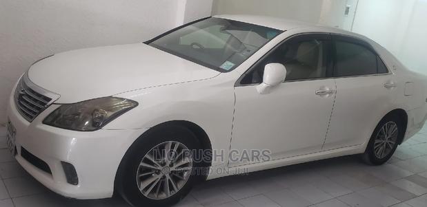 Excellent Condition 2014 Toyota Crown White - Used Car for Sale