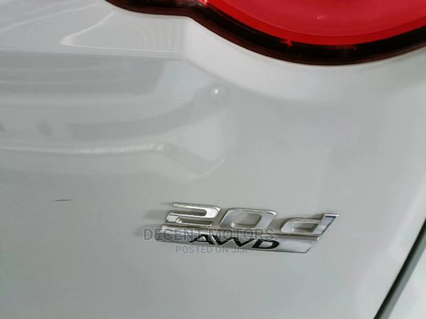 Jaguar F-Pace 2017 20d White: Powerful and Elegant Crossover