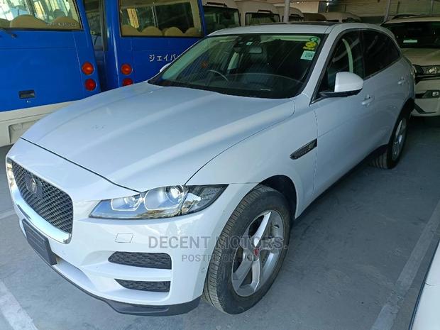 Jaguar F-Pace 2017 20d White: Powerful and Elegant Crossover