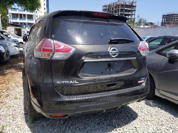 2014 Nissan X-Trail SV Premium Gray: The Perfect SUV for All Your Needs