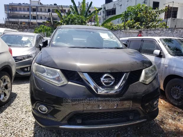 2014 Nissan X-Trail SV Premium Gray: The Perfect SUV for All Your Needs
