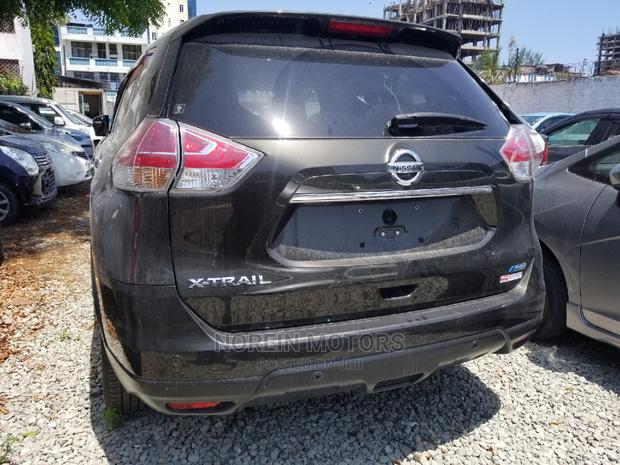 2014 Nissan X-Trail SV Premium Gray: The Perfect SUV for All Your Needs