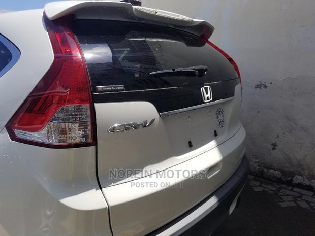 White 2014 Honda CR-V - Spacious and Efficient SUV