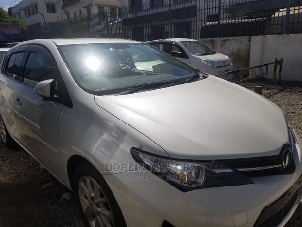 Used 2015 Toyota Auris Pearl - Elegant Pre-Owned Compact Car