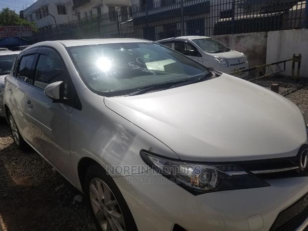 Used 2015 Toyota Auris Pearl - Elegant Pre-Owned Compact Car