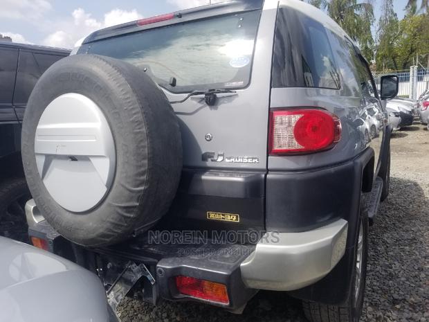 2015 Toyota FJ Cruiser Gray - Used vehicle
