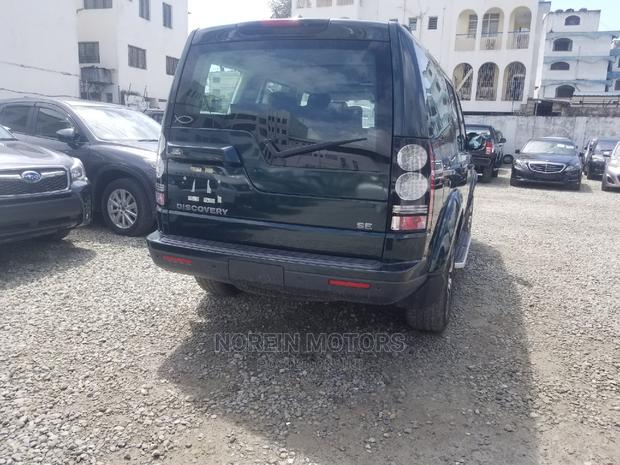 Green 2014 Land Rover Discovery - Powerful Off-Roader