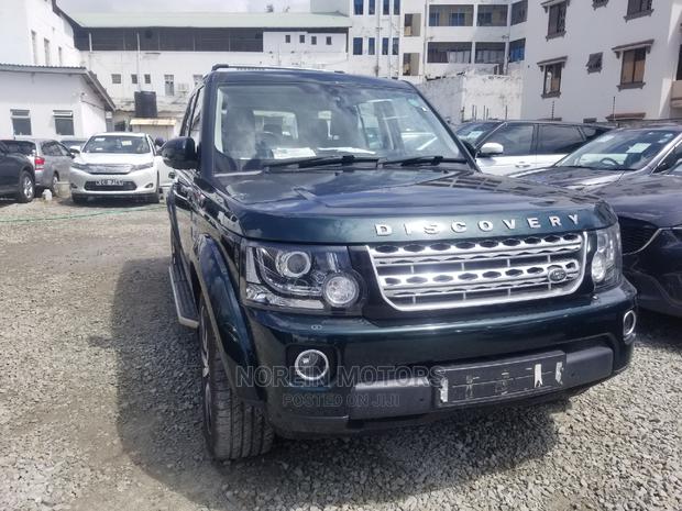Green 2014 Land Rover Discovery - Powerful Off-Roader