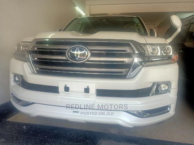 2017 Toyota Land Cruiser Prado White 4.0: Luxury SUV for Adventure Seek
