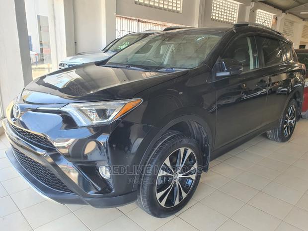 2016 Toyota RAV4 Black: Well-Maintained
