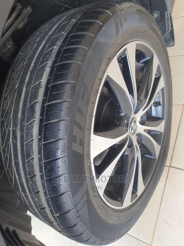 2016 Toyota RAV4 Black: Well-Maintained