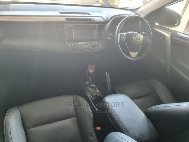 2016 Toyota RAV4 Black: Well-Maintained