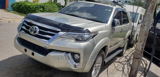 2015 Toyota Fortuner in Stunning Silver: Luxury SUV with Style
